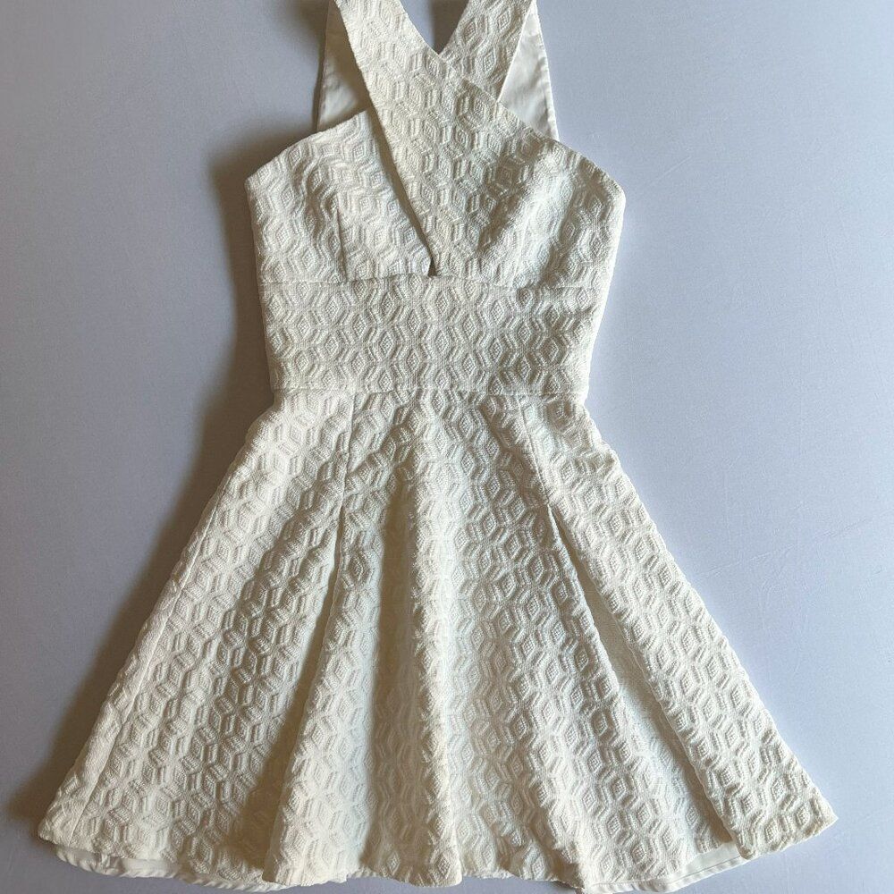 Hunter Bell Crisscross Woven Jacquard Dress in White Size 2 Bridal Bachelorette - Picture 3 of 8